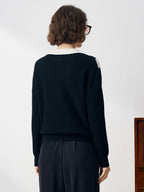 100% Cashmere Women's Mock Neck Sweater — Modern V-Pattern & Relaxed Fit