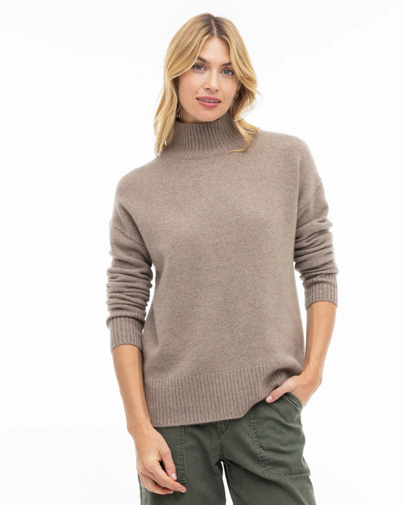 Oversized 100% Cashmere Pullover — Relaxed Luxury with Custom Fit & Embroidery