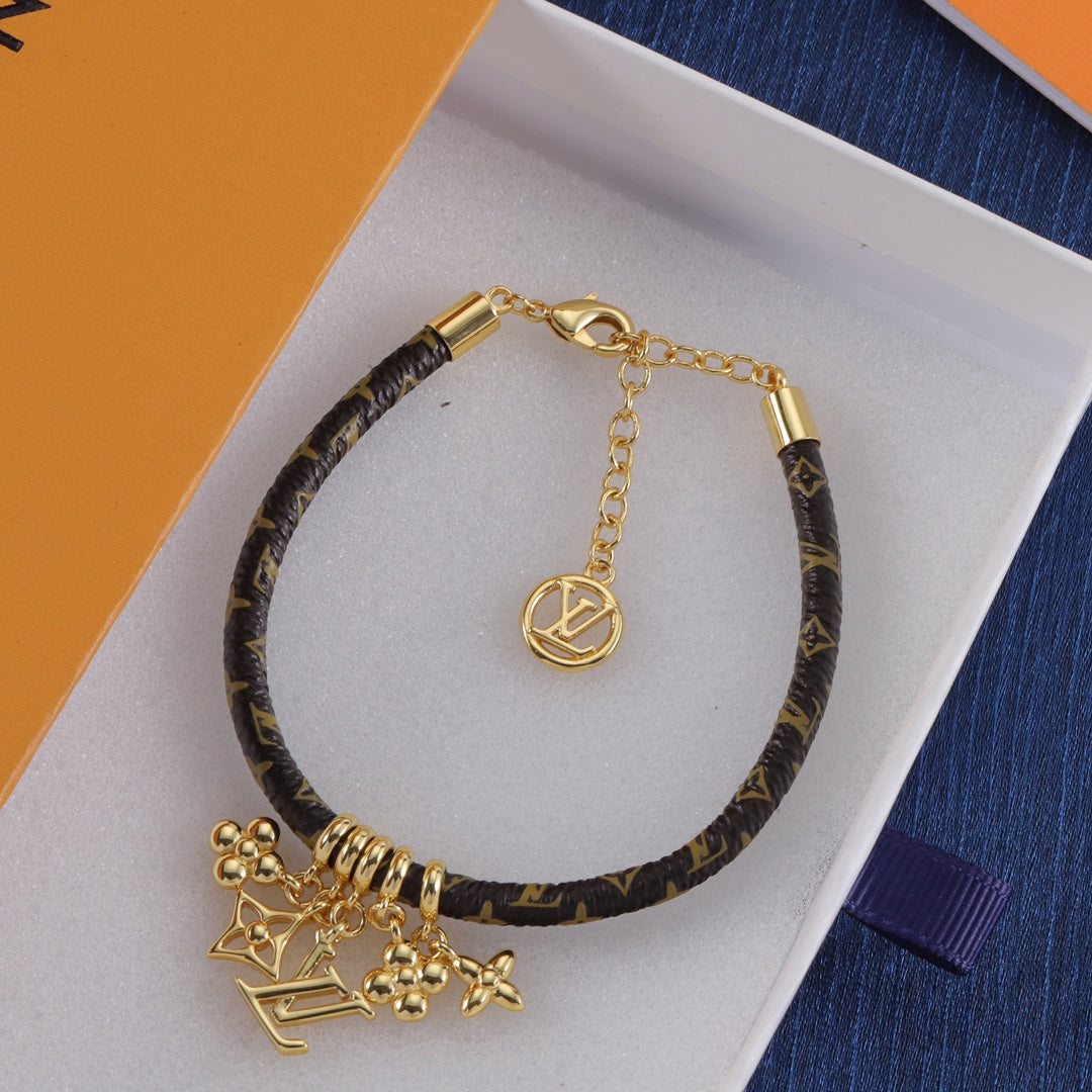 Blooming Pendant Leather Bracelet - Image 5