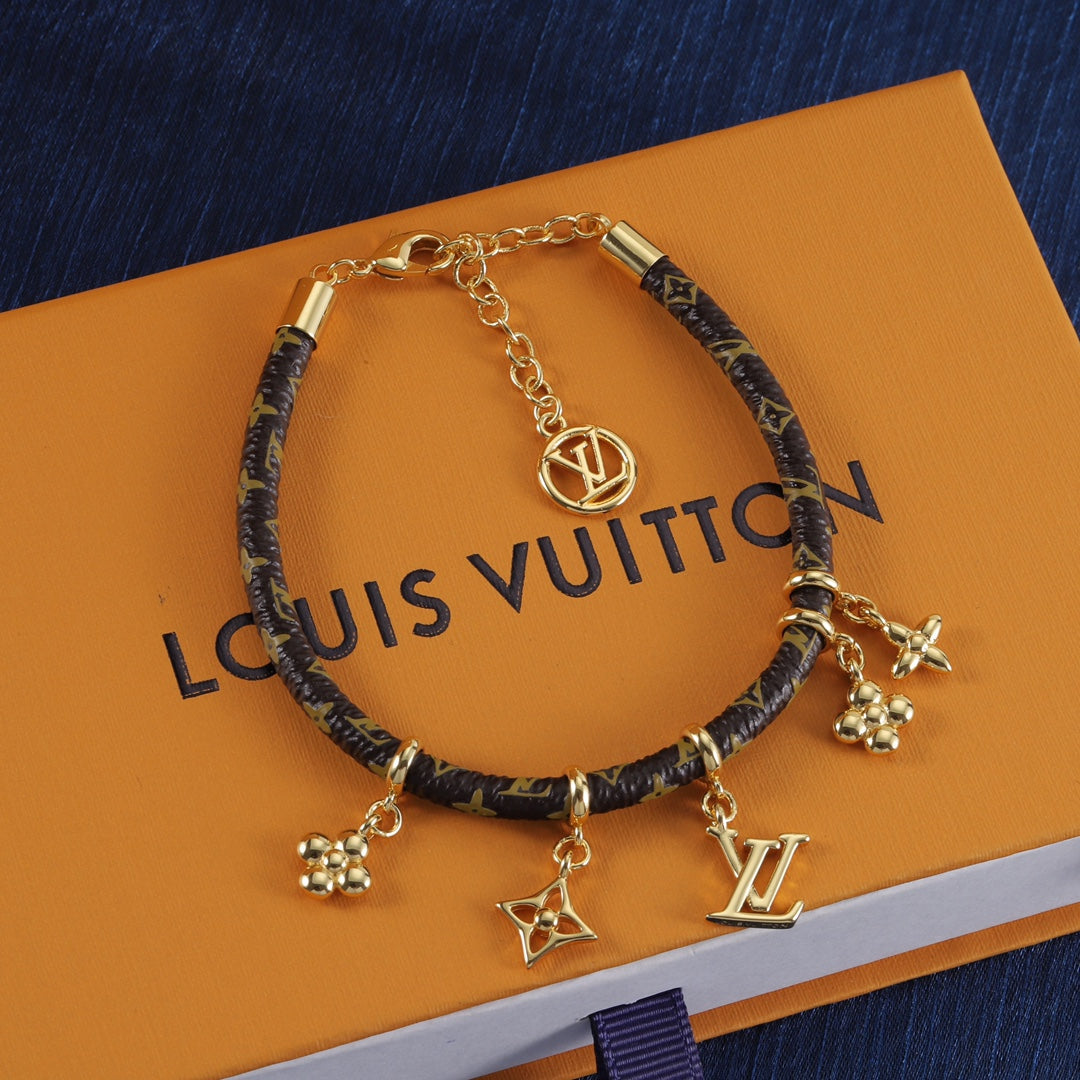 Blooming Pendant Leather Bracelet - Image 6