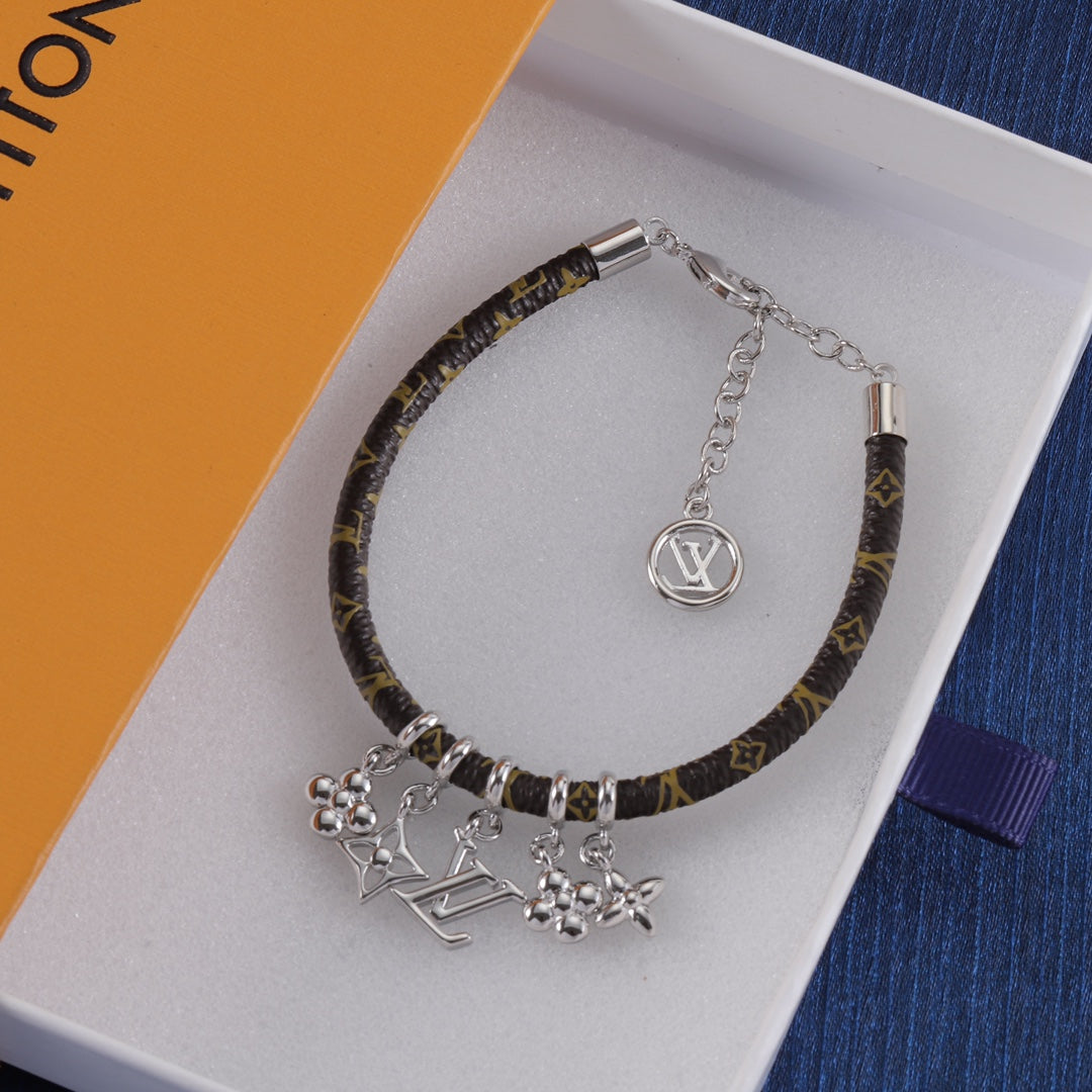 Blooming Pendant Leather Bracelet - Image 4